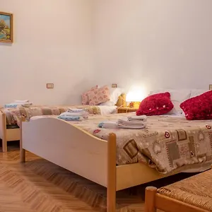 Posta , Roana Italia